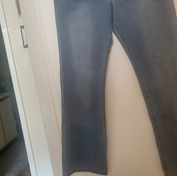 Jafari jeans with tiger embellished pockets! - Picture 4 of 7